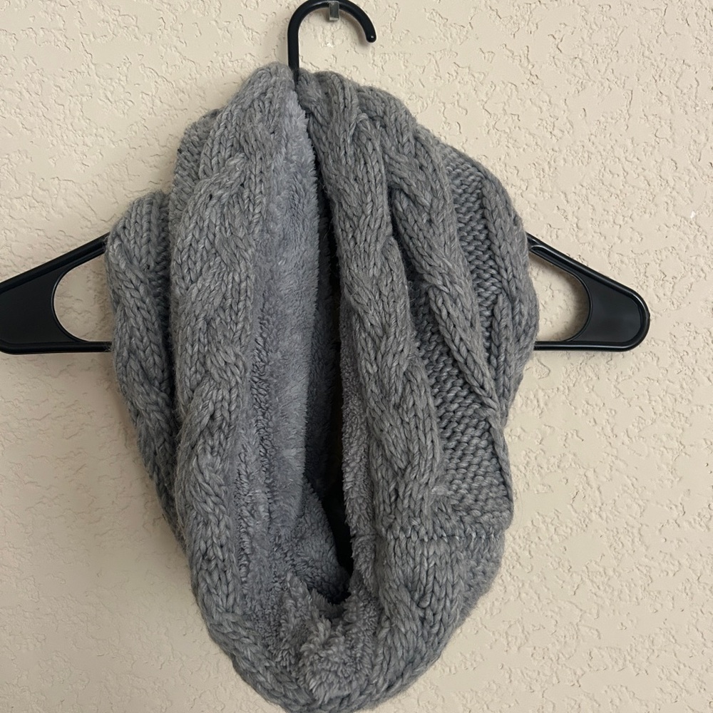 Forever 21 Heather Gray Knit Scarf